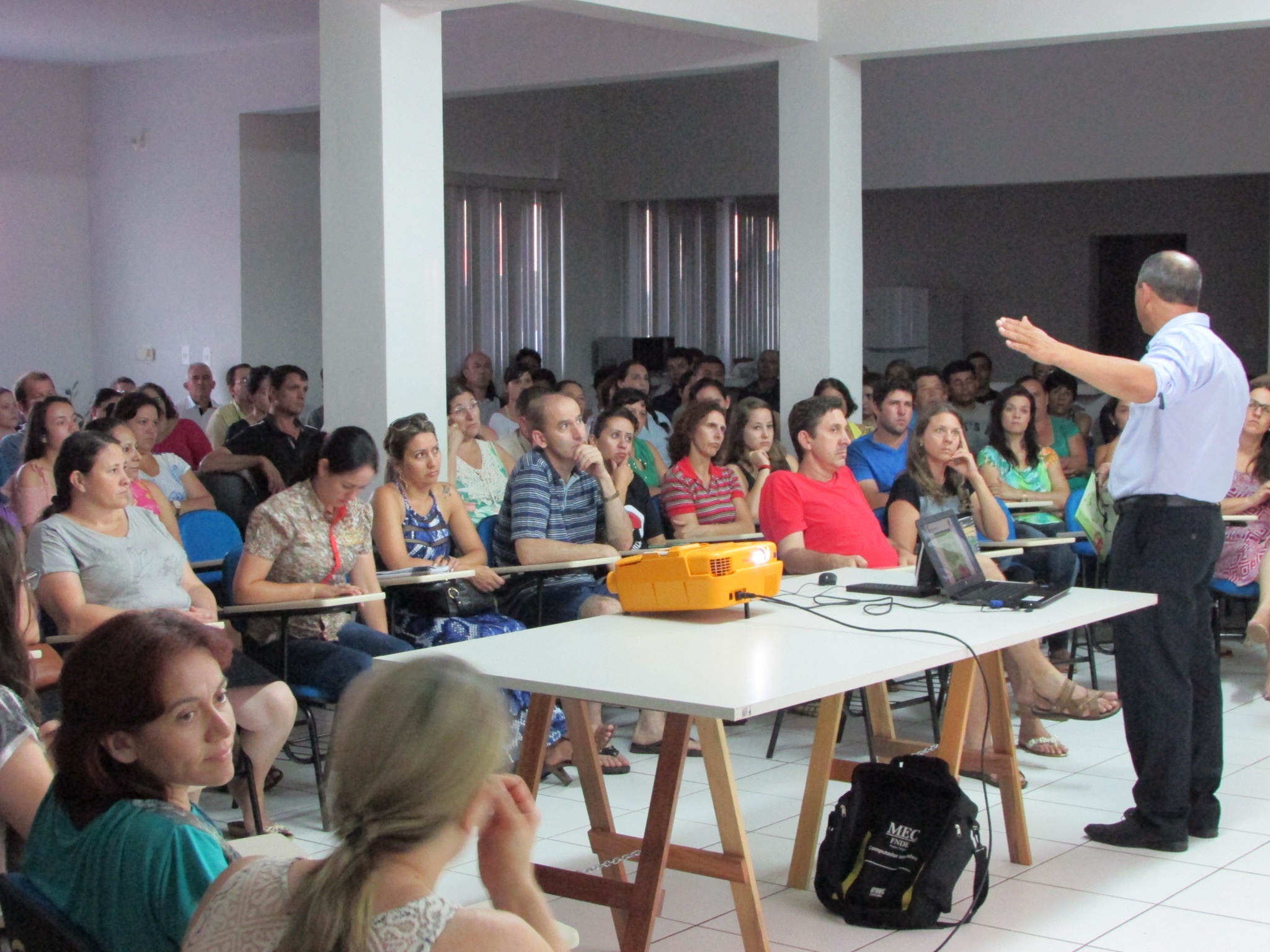 Campus Coronel Vivida realiza reunião de pais