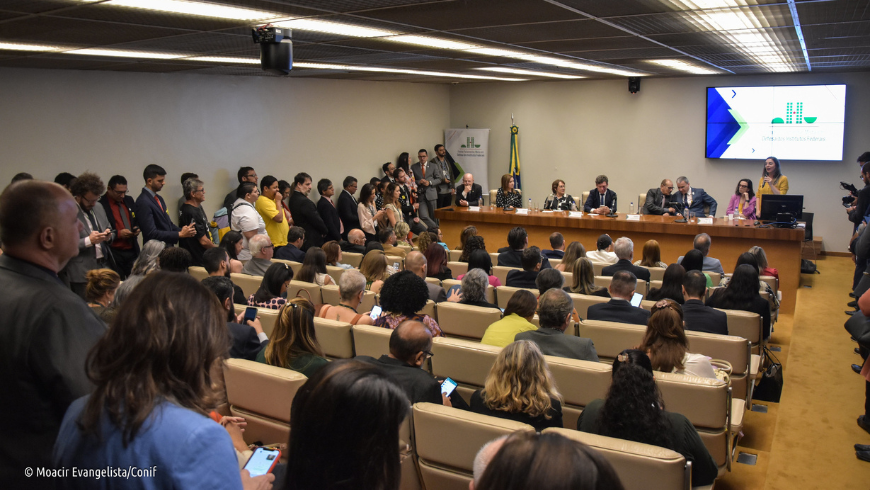Conselheiros e dirigentes do Conif no auditório Freitas Nobre, na Câmara dos Deputados