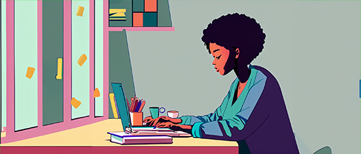 Moça sentada junto a mesa de estudo e usando o computador